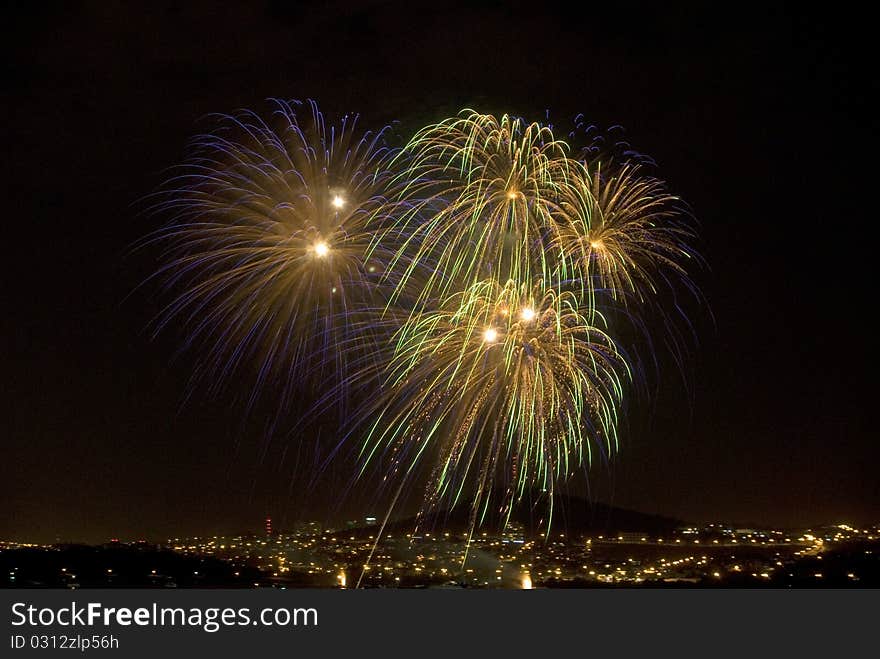 An image of beautiful fireworks celebration of the Bicentennial international Balloon festival 2010 León Guanajuato México