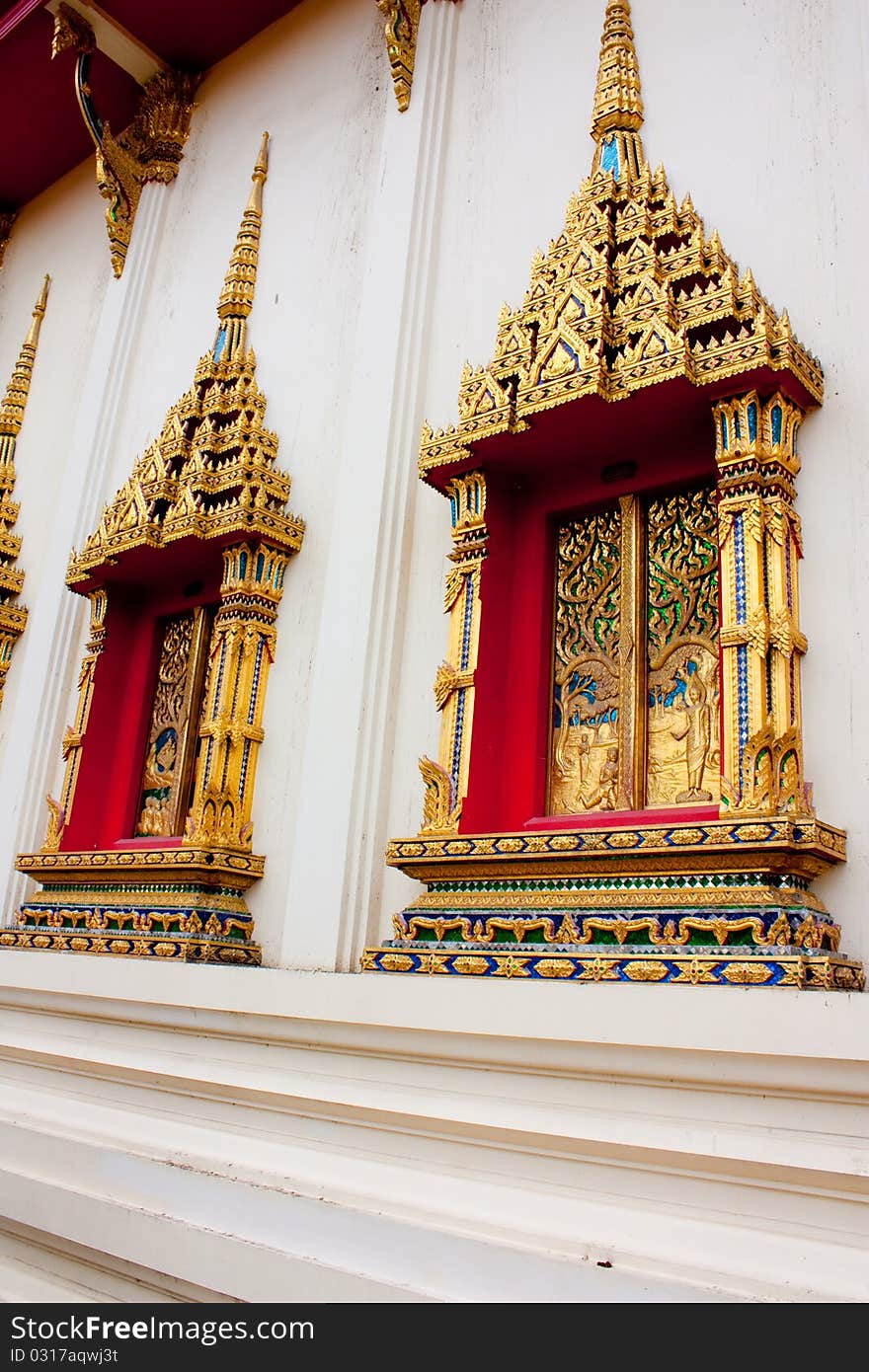 Windows on Buddist monastery2