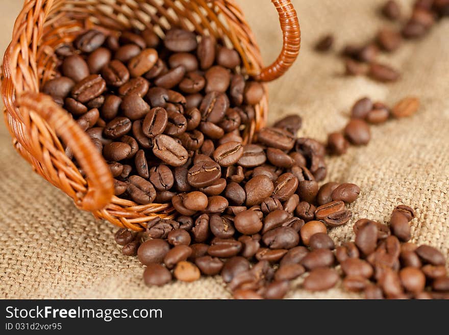 Fragrant fried coffee beans from the little basket