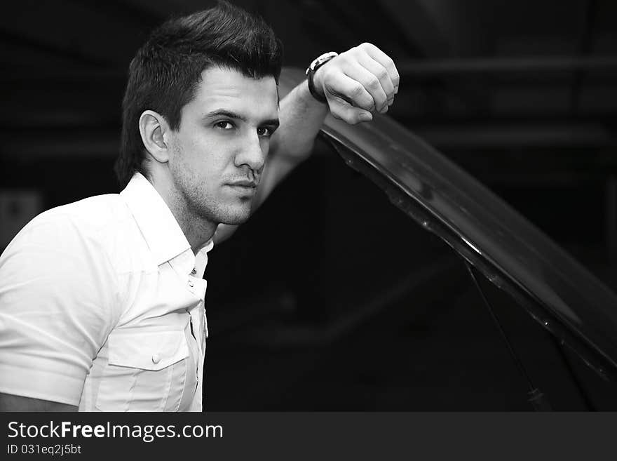 Young man car mechanician. Photo.