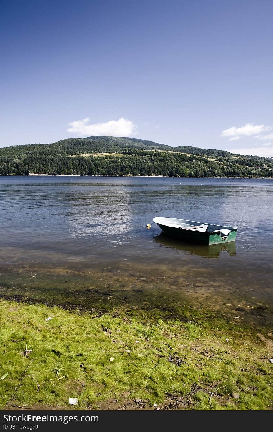 Beautiful lake located between the mountains on which you can sail.