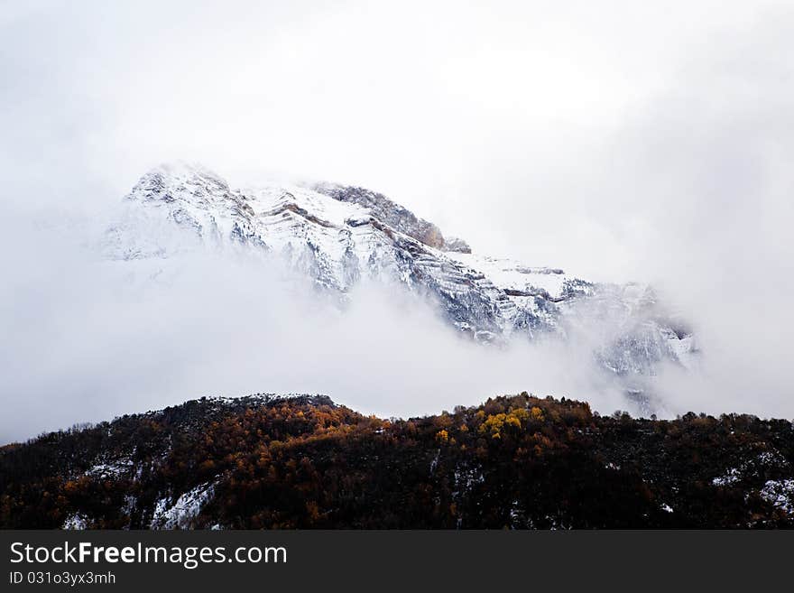 Snow Mountain detail and fog