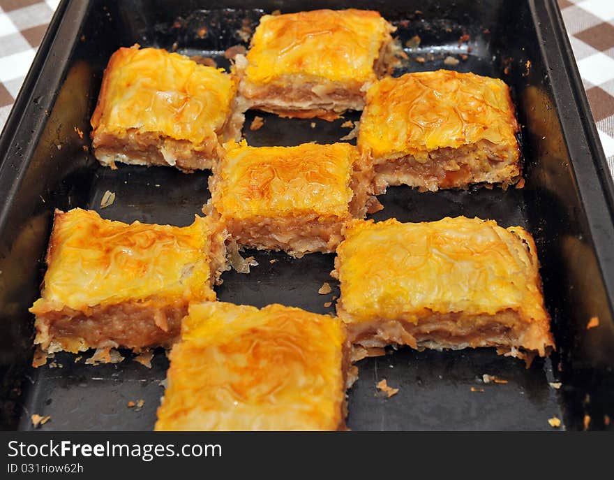 Apple pie in a griddle