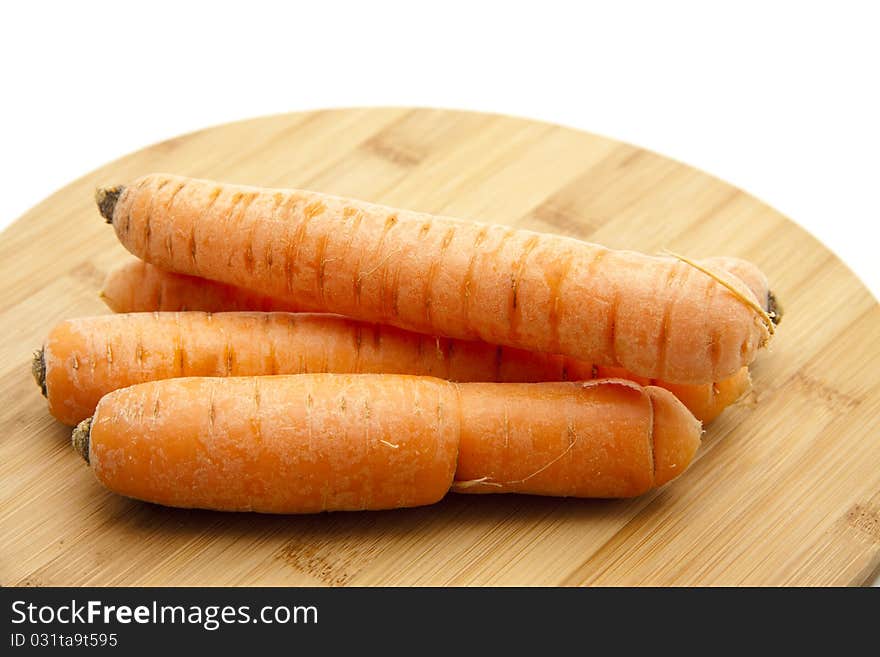 Fresh carrots onto wood plates