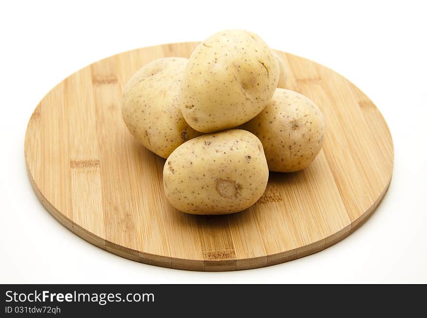 Potatoes on round wood plate