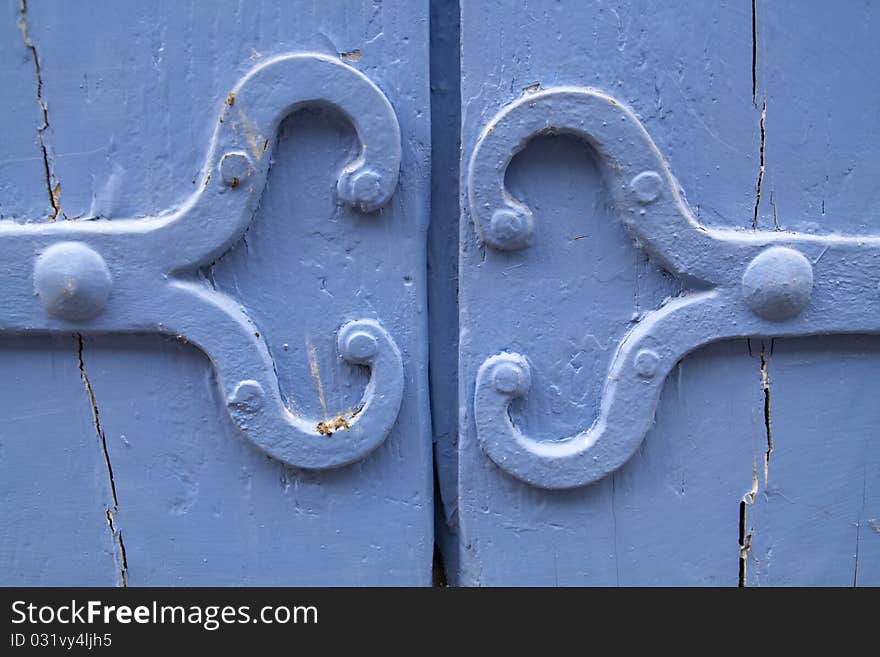 Window of wood with design of iron