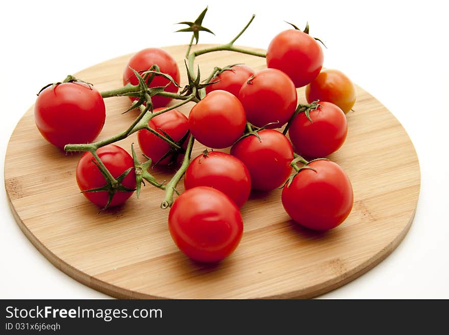 Cocktail tomatoes onto wood plates