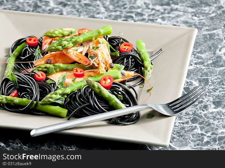 Sepia spaghetti with prawns, asparagus and chilli