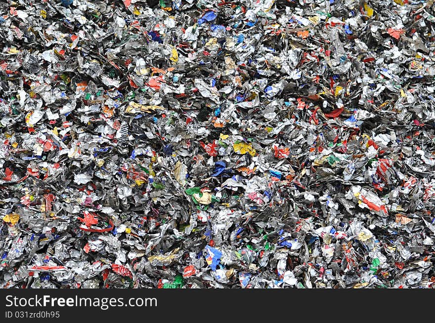 Aluminium scrap in a scrap heap