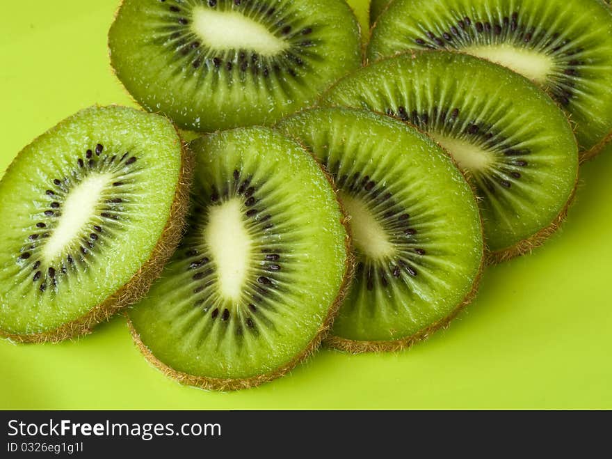 slices of kiwi fruit