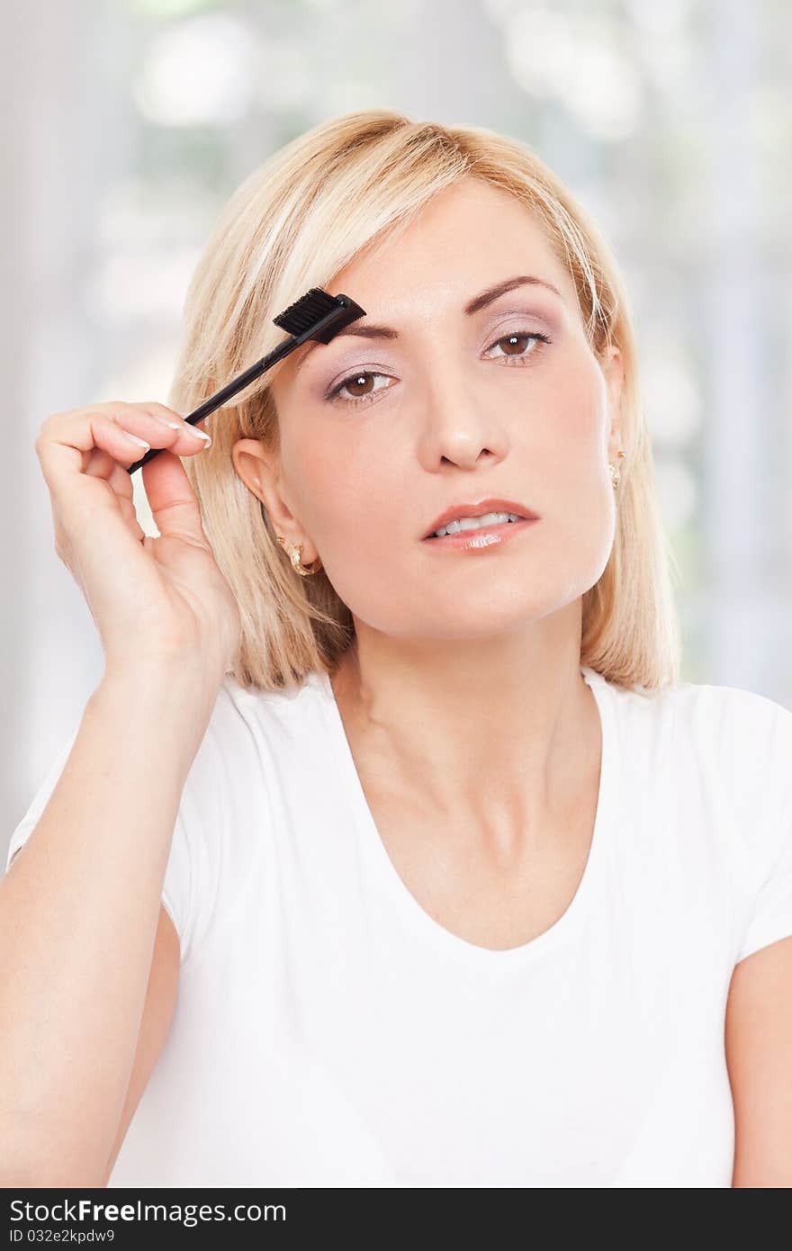 Beauty woman making-up at home