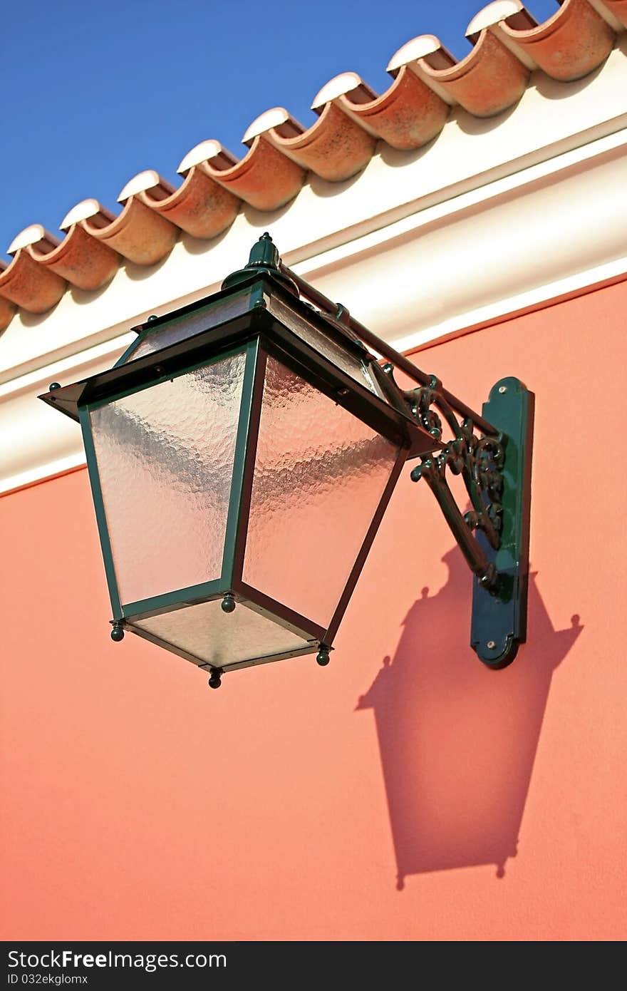 Traditional exterior lamp