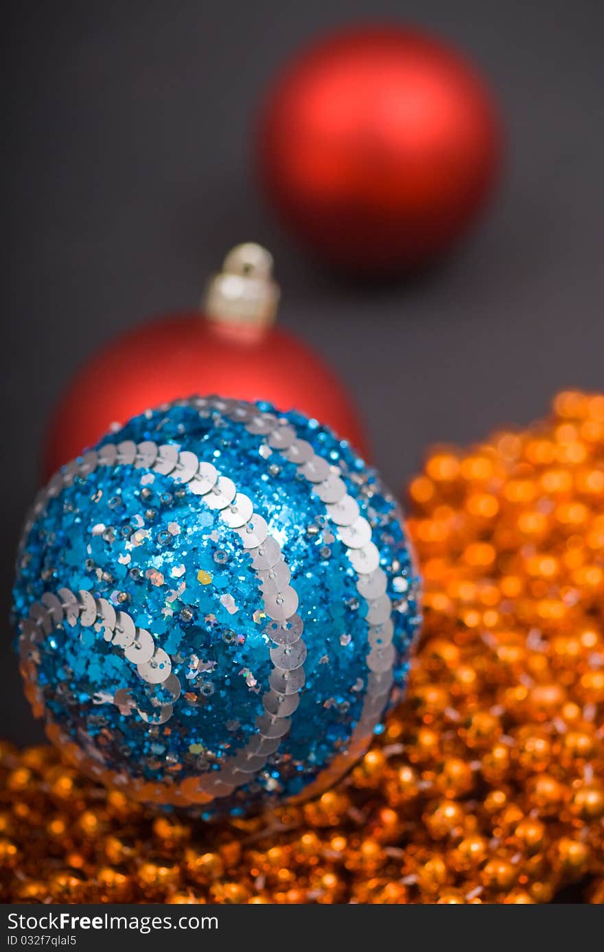 Colored decoration for Christmas with red and blue gobes and golden beaded garland