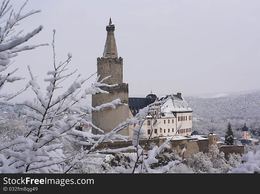 Situated on a rock, Weida’s landmark the Osterburg is proudly dominating the town. Having been built from 1163 to 1193. Situated on a rock, Weida’s landmark the Osterburg is proudly dominating the town. Having been built from 1163 to 1193.