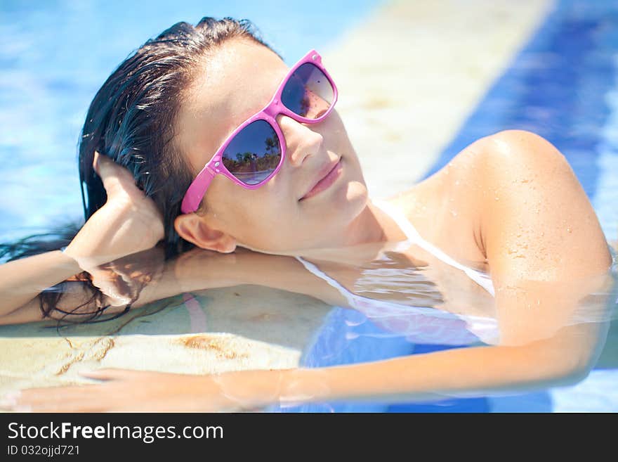 Beautiful woman relaxing inthe swimming pool. Beautiful woman relaxing inthe swimming pool