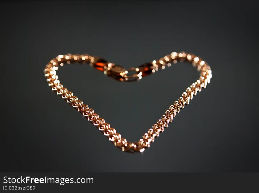 Gold bracelet in the shape of a heart