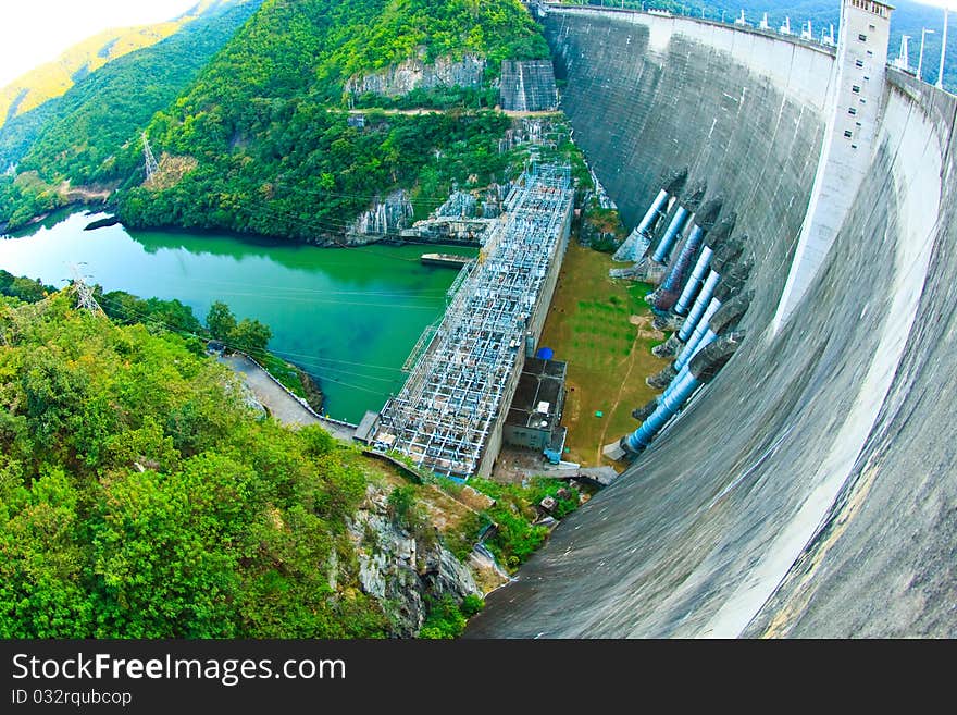 Glen Canyon Dam with Ping River