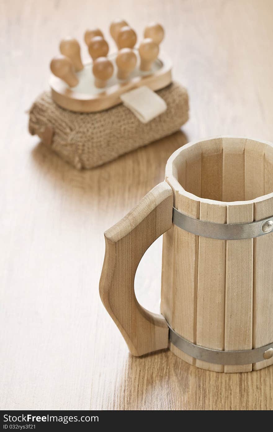 Bath sponge massager and wooden mug