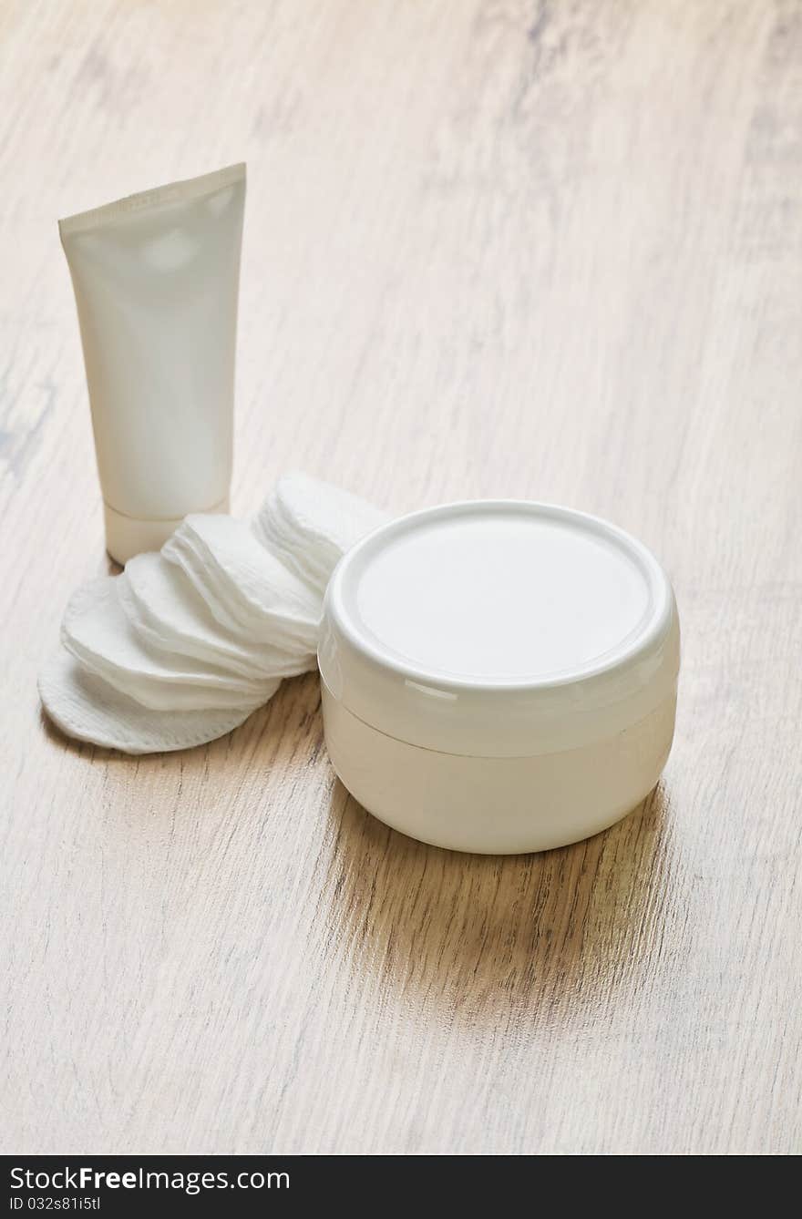 Tube  jar and cotton pads