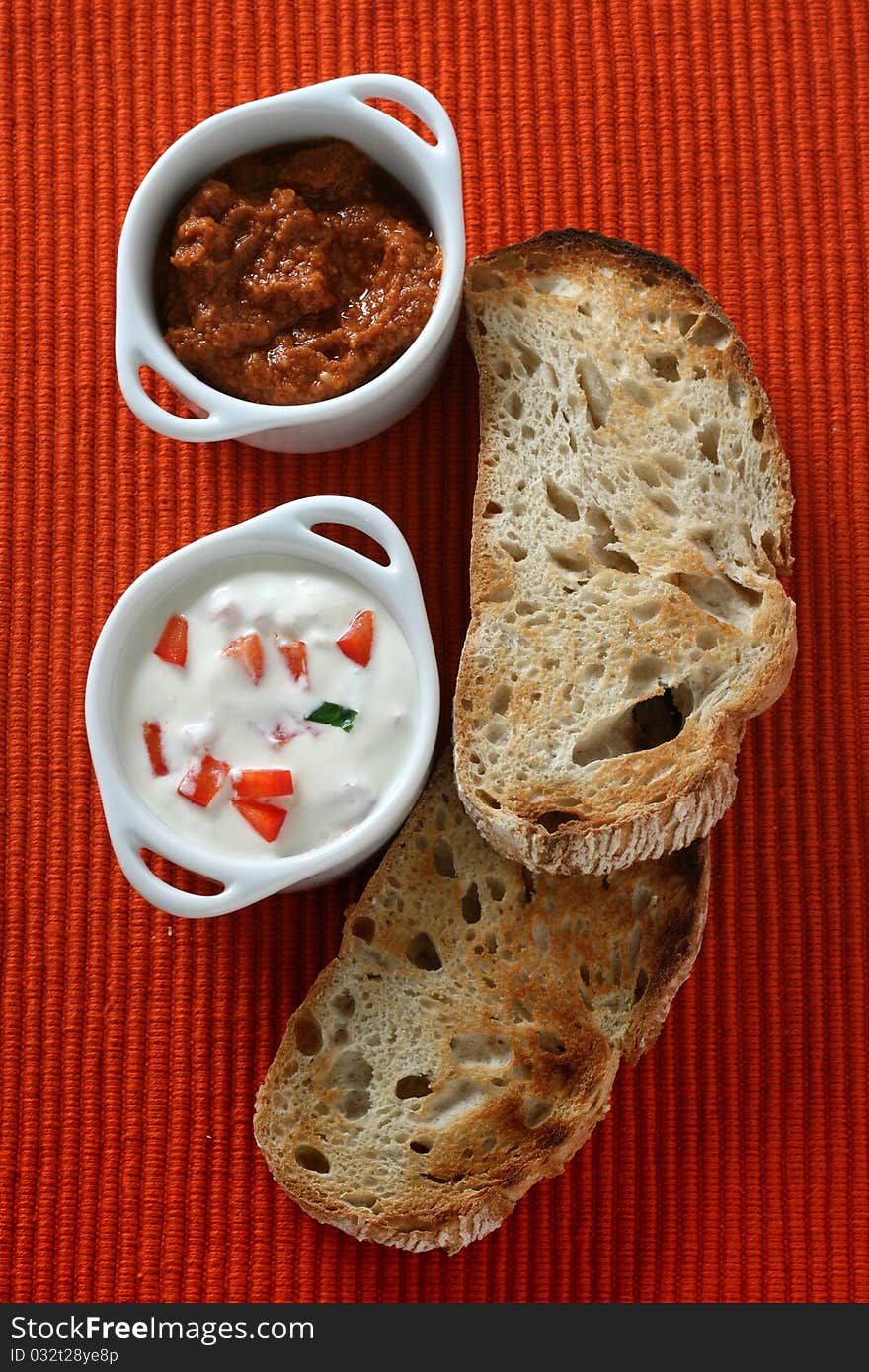 Bread with sauce in bowls