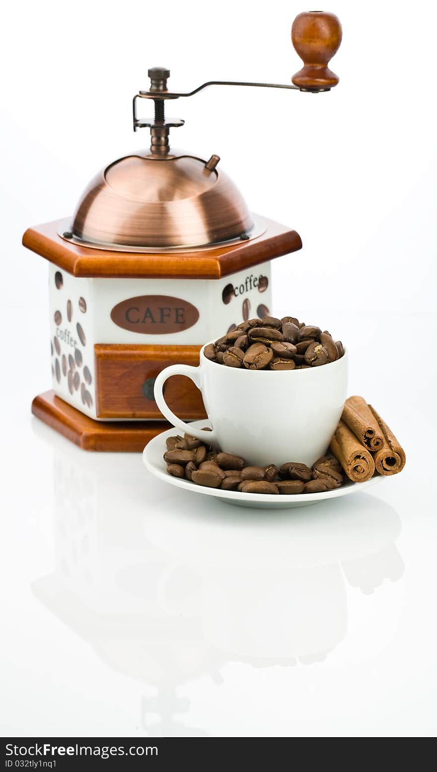 Coffe mill and cup with beans