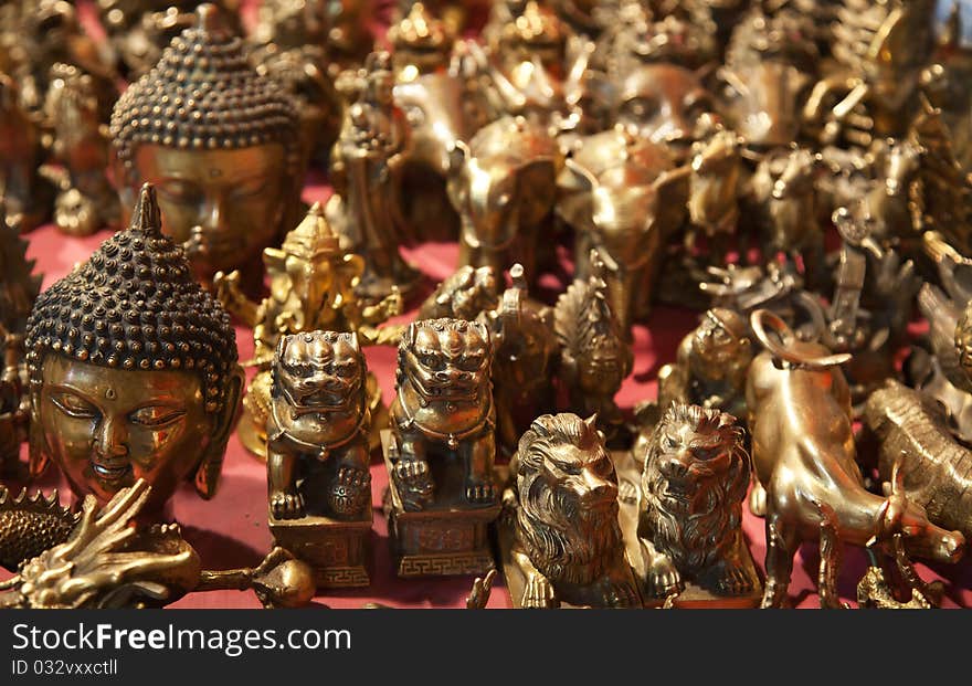 Chinese bronze souvenirs on the market