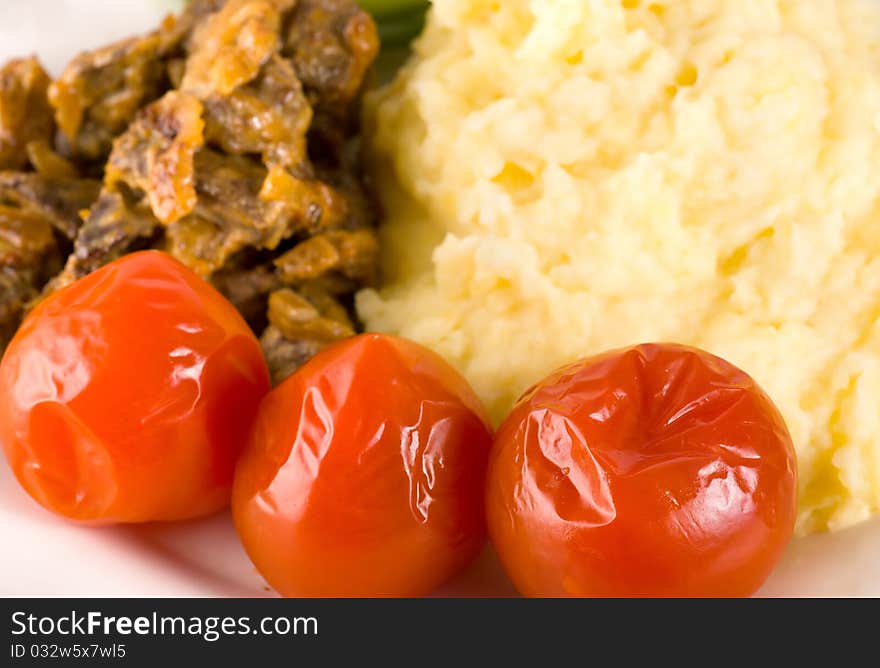 Cooked potatoes with liver and vegetables on the table