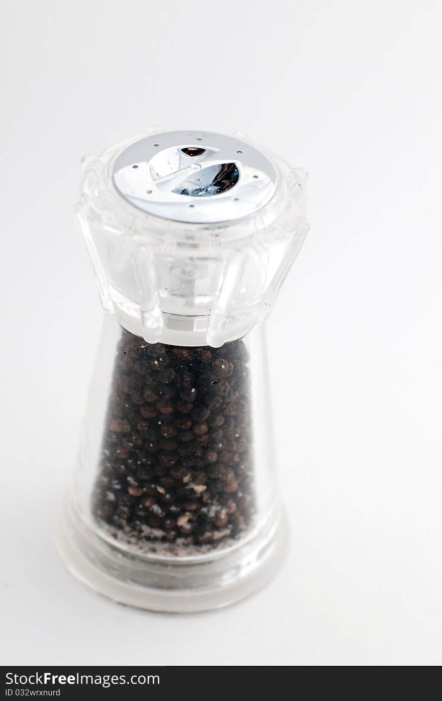 An image of a pepper and salt grinder.