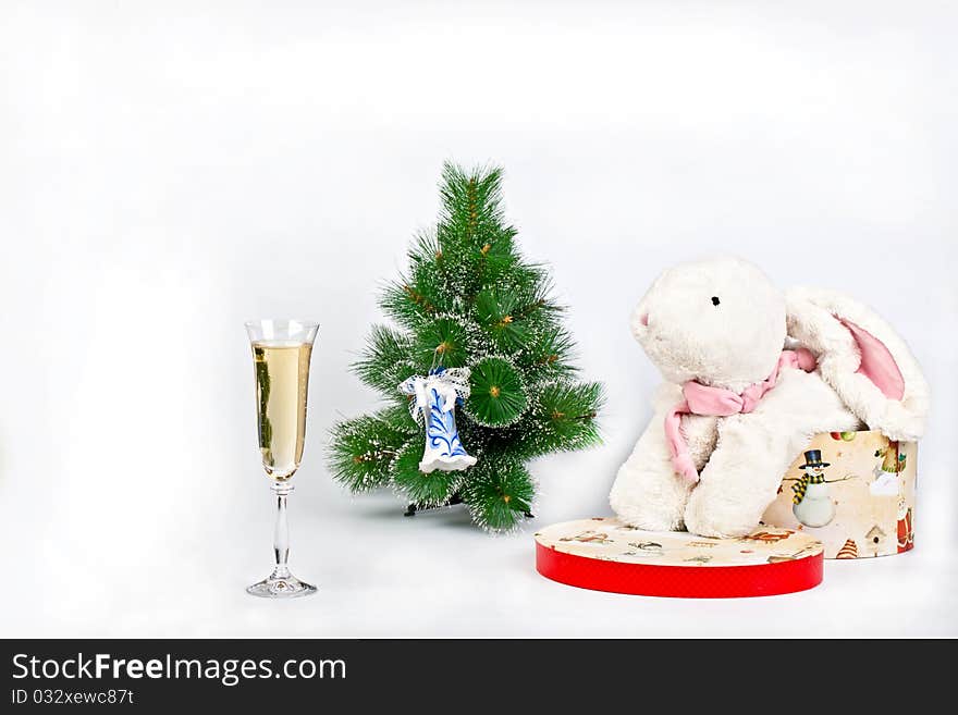 Christmas tree decorated. The right of the tree symbol in 2011 the white rabbit, left a glass of champagne. Christmas tree decorated. The right of the tree symbol in 2011 the white rabbit, left a glass of champagne.