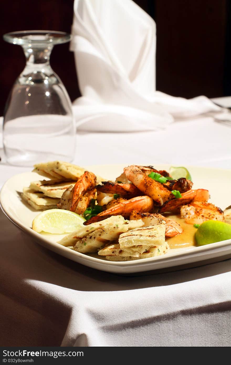 Tai spiced prawn and toasted naan bread with green curry