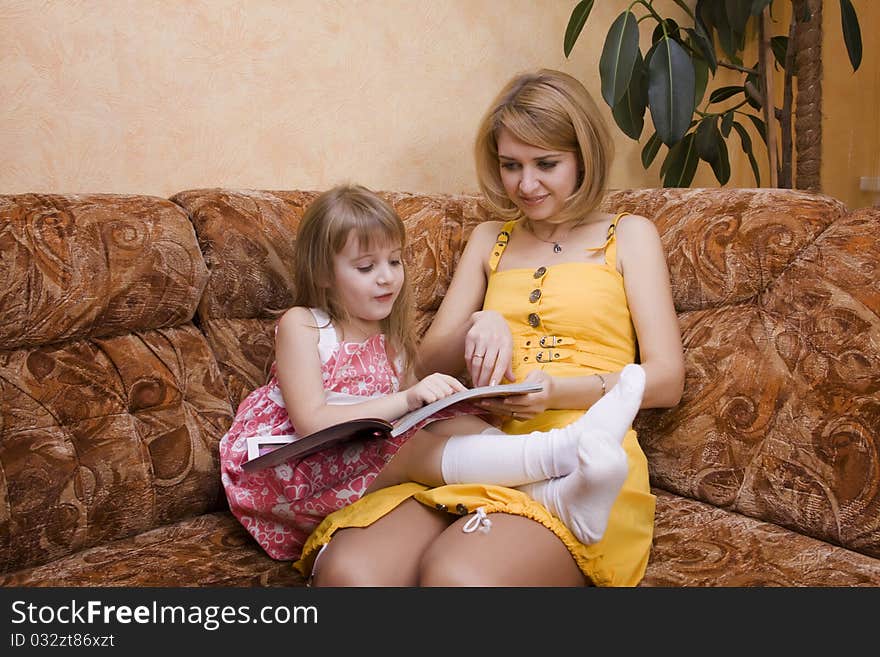 Mum and daughter read the book