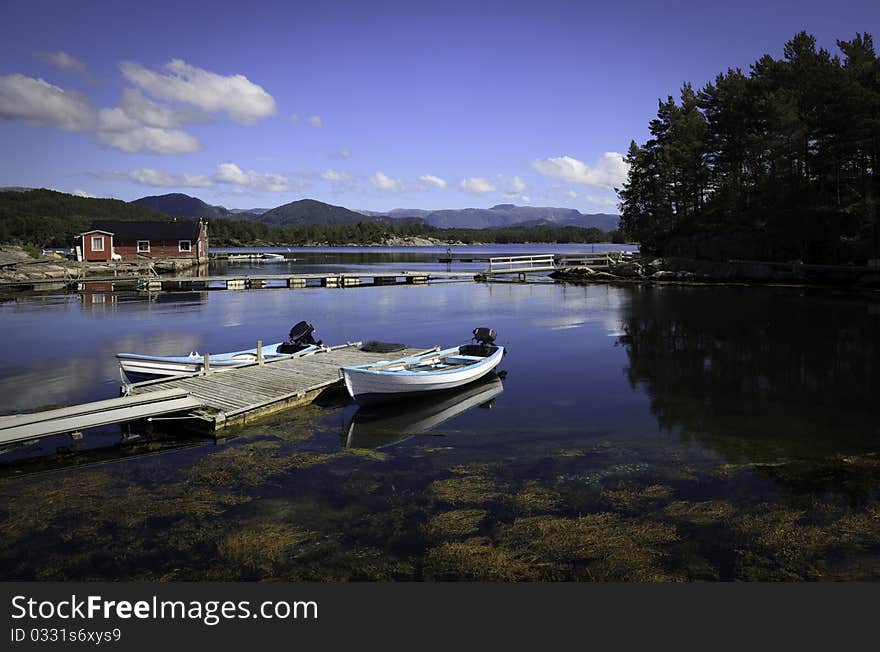 Beautifull Norway, bay  with boats and pier