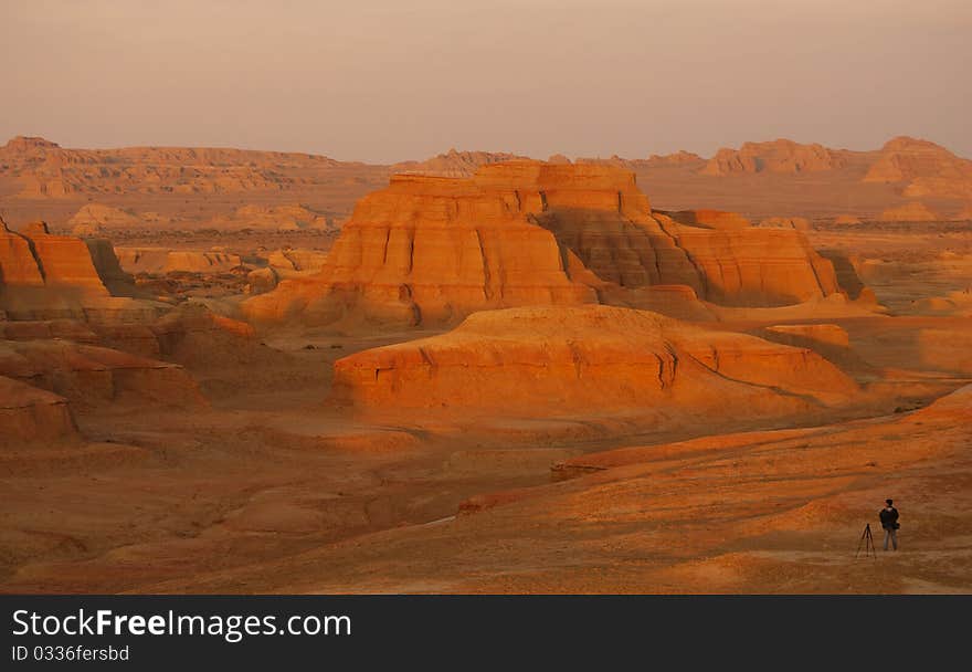 A photographer were waiting for sunset.Xinjiang province,China.