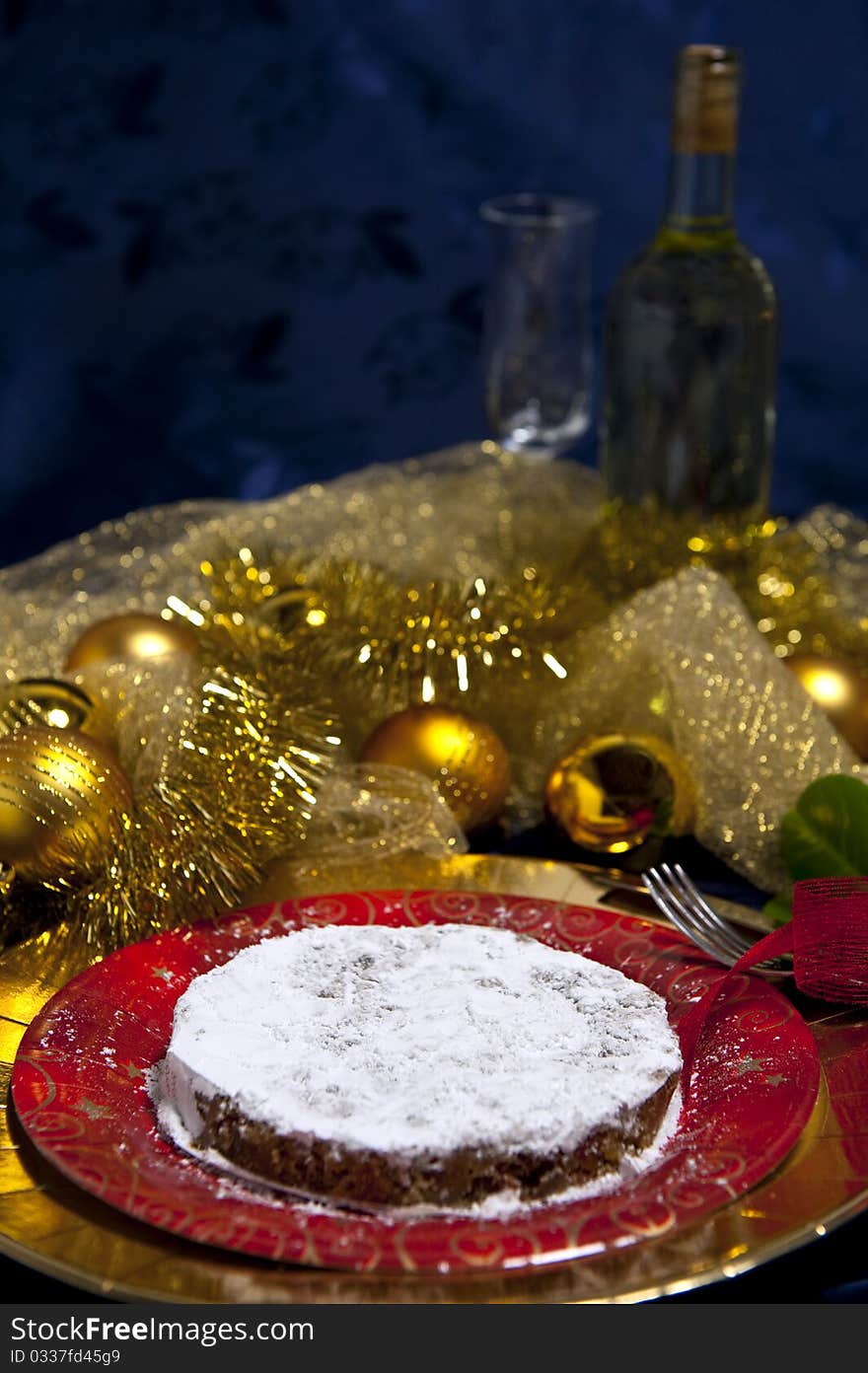 Gingerbread and white wine glass