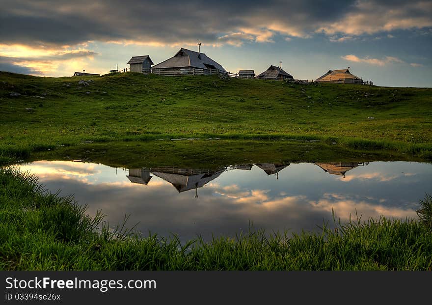 The Kamniška Bistrica valley in the heart of the Kamniške Alps is bordered on one side by the Krvavec massif and on the other by the Velika planina range. The high plateau is sprinkled with herdsmen’s huts and holiday cabins. From spring to winter it offers varied hikes from one herdsmen’s settlement to another, and in winter family skiing is especially popular since the wide gentle terrain does not demand great skiing skills. Velika planina is also highly popular with cross-country skiers. The Kamniška Bistrica valley in the heart of the Kamniške Alps is bordered on one side by the Krvavec massif and on the other by the Velika planina range. The high plateau is sprinkled with herdsmen’s huts and holiday cabins. From spring to winter it offers varied hikes from one herdsmen’s settlement to another, and in winter family skiing is especially popular since the wide gentle terrain does not demand great skiing skills. Velika planina is also highly popular with cross-country skiers.