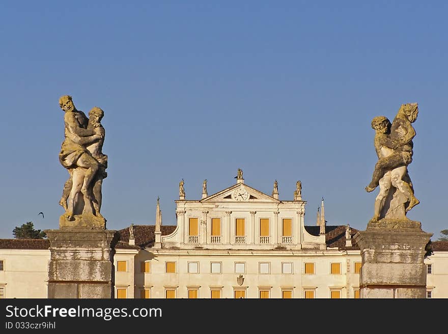 Villa, facade and sculptures