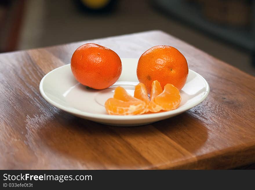 Plate with the mandarins