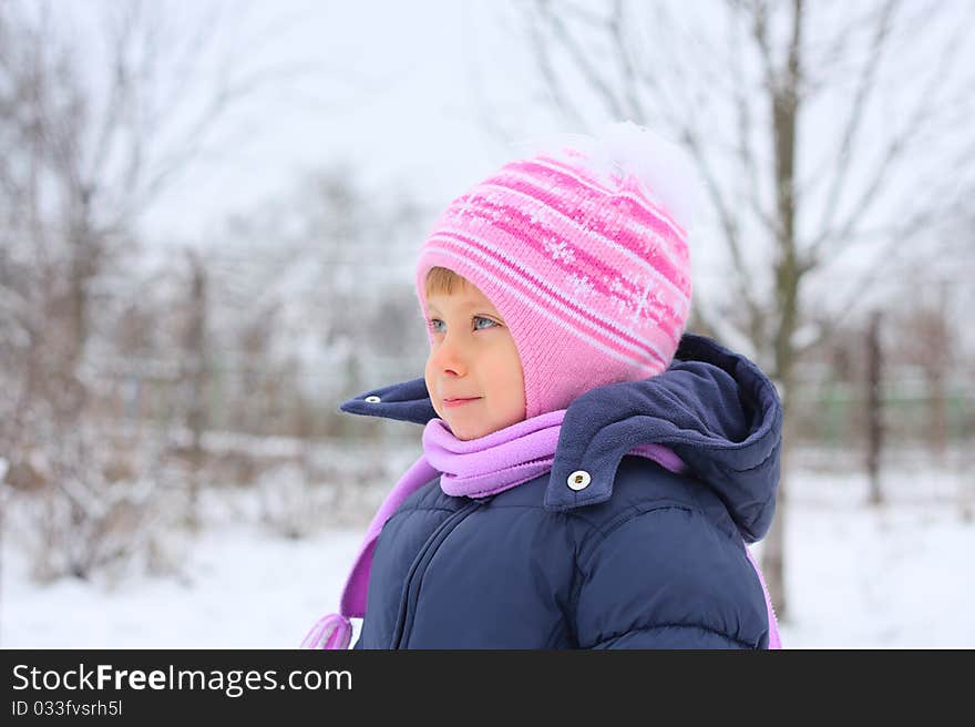 Beautiful girl walks in  Park