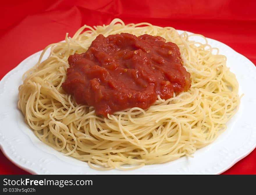 Spaghetti with fresh tomatoes