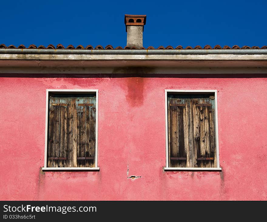 A glimpse of an old abandoned house