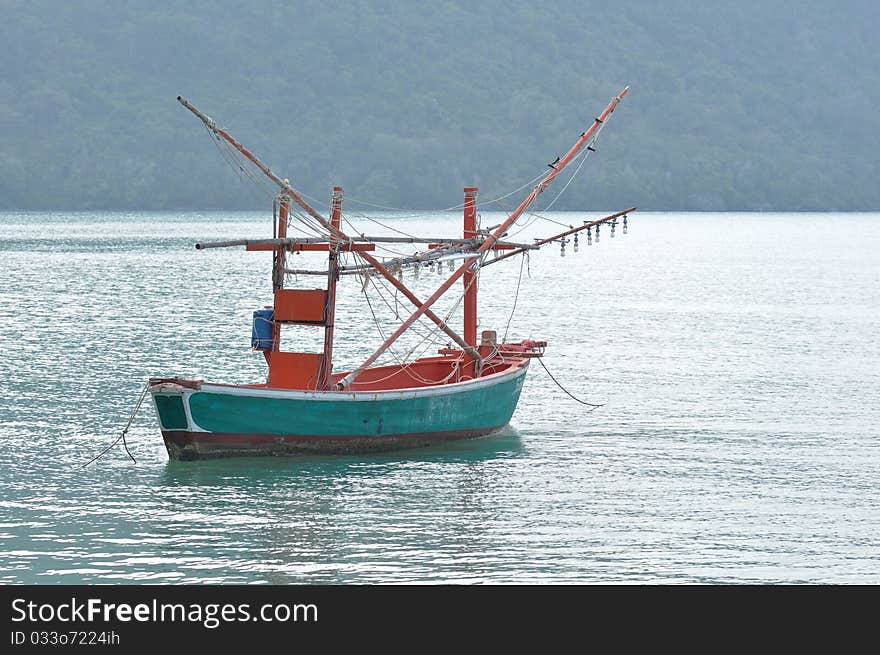 Squid-trap fishing boat