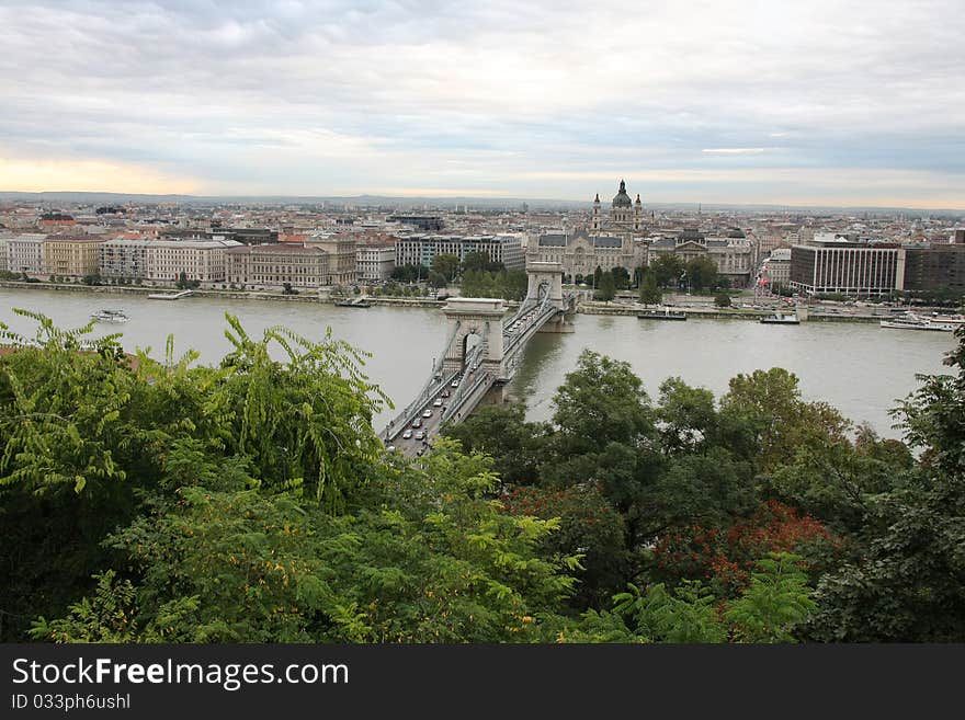 Suspended chain bridge of Szechenyi above the river Danube, connecting I will Buda and Pest, Budapest, Hungary. Suspended chain bridge of Szechenyi above the river Danube, connecting I will Buda and Pest, Budapest, Hungary