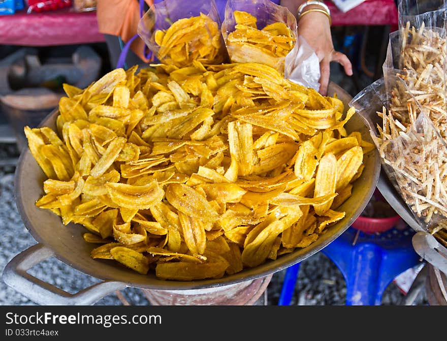 Packing banana chip in the market