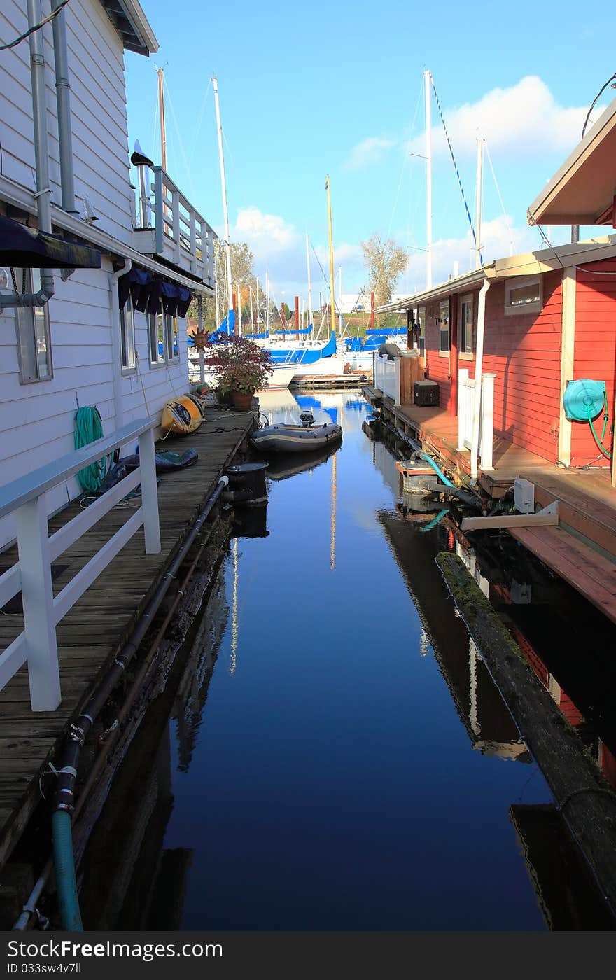 Alley, between floating houses.