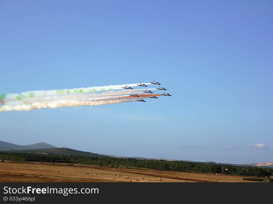 The Italian tricolor arrows are preparing for an air show