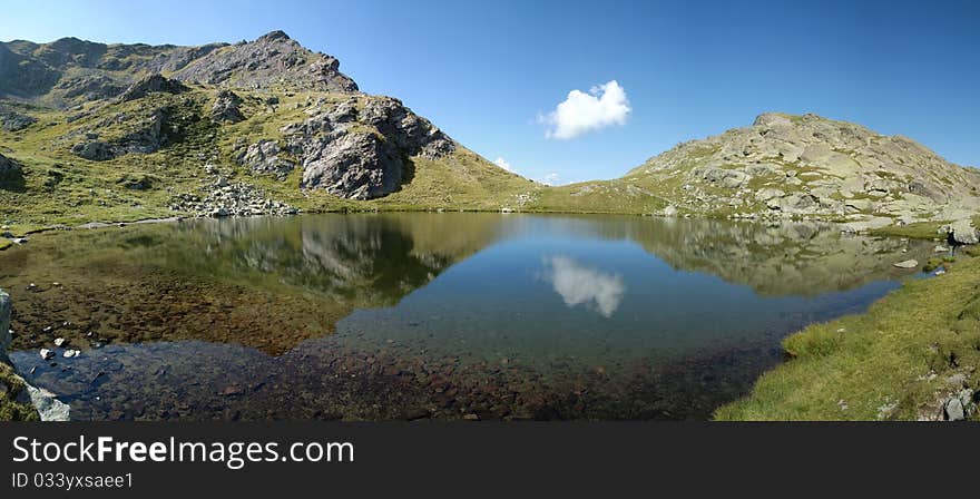 A very beautifull lake in a mountain. A very beautifull lake in a mountain