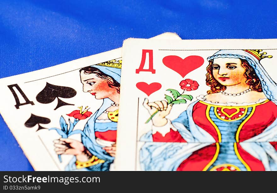 Two playing cards: two qeens