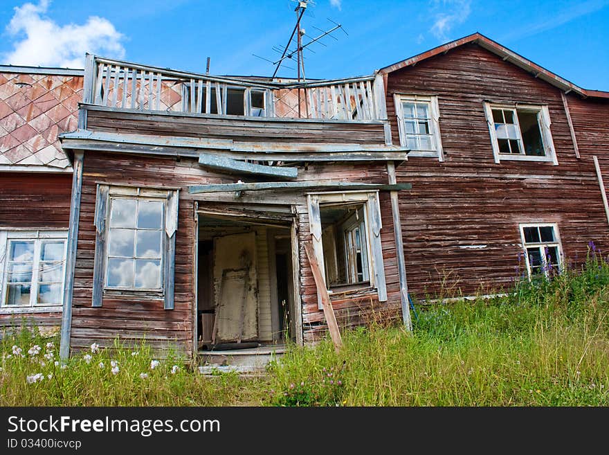 A very old house allmost collapsed. A very old house allmost collapsed.