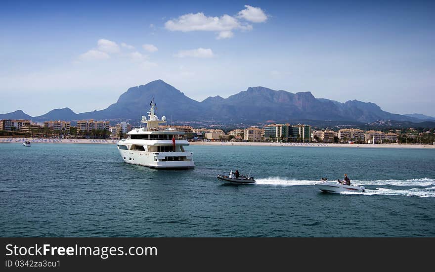 Private cruise anchored in Altea Bay