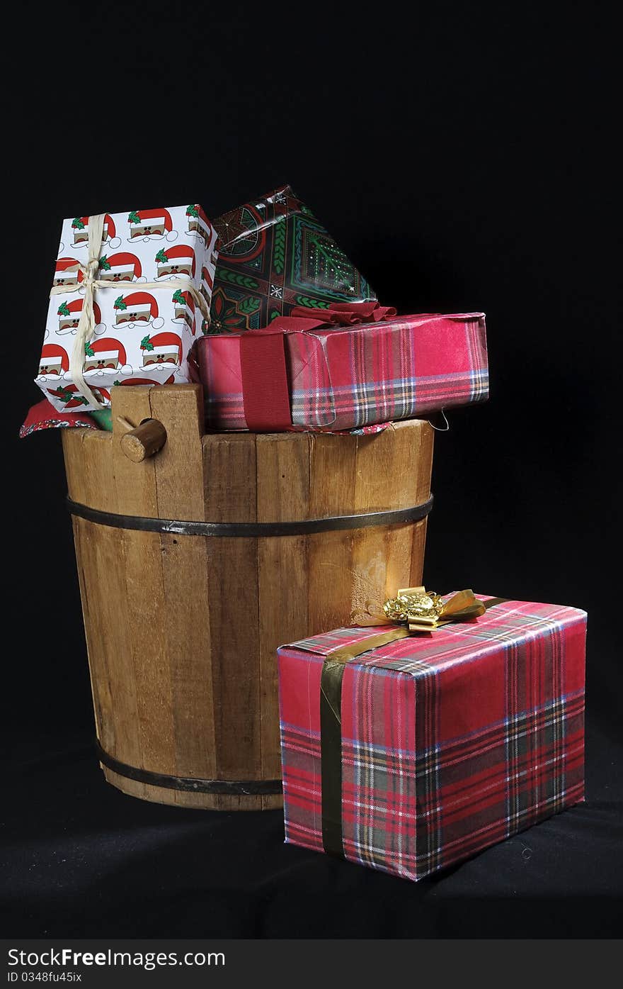 Wood Christmas Bucket With Gifts